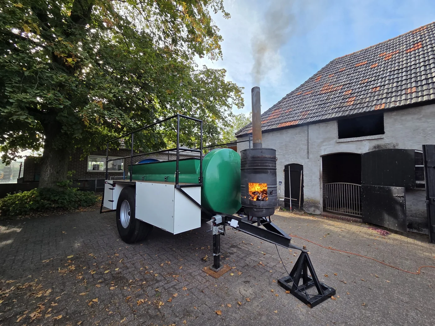 Houtgestookt hottub met brandhout